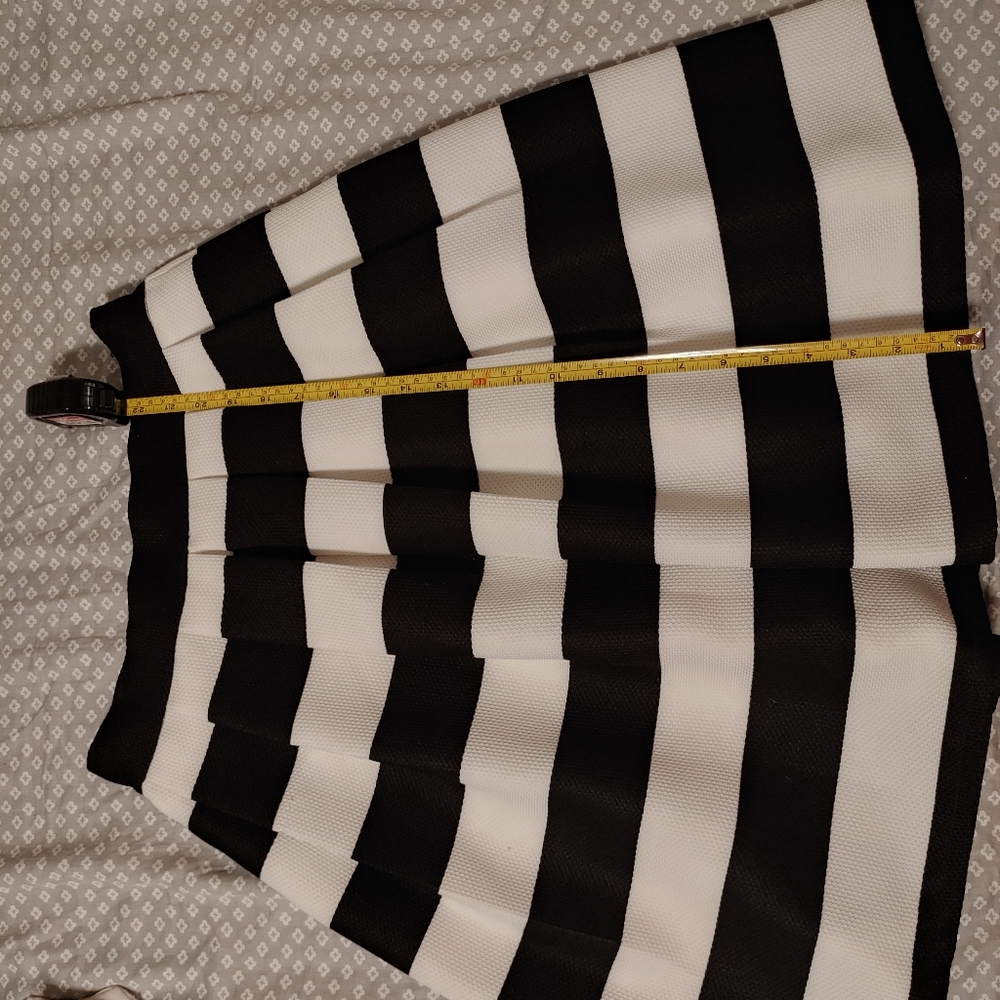 Skirt - Picture 2 of 4